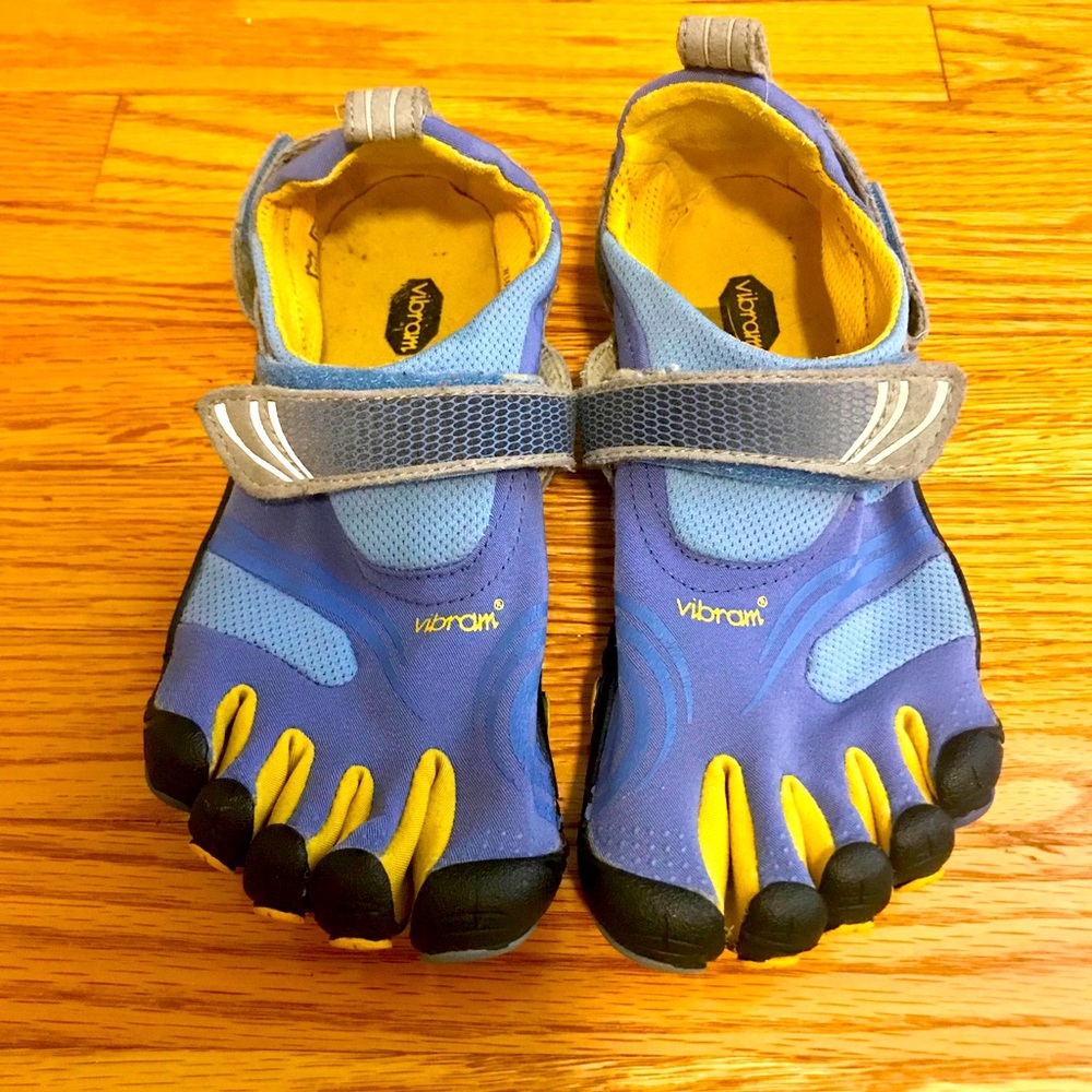 Vibram five fingers 💛💙